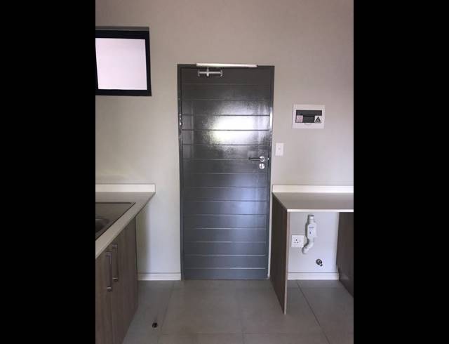 2 BEDROOM COMPLEX FOR SALE IN MIDRIDGE PARK